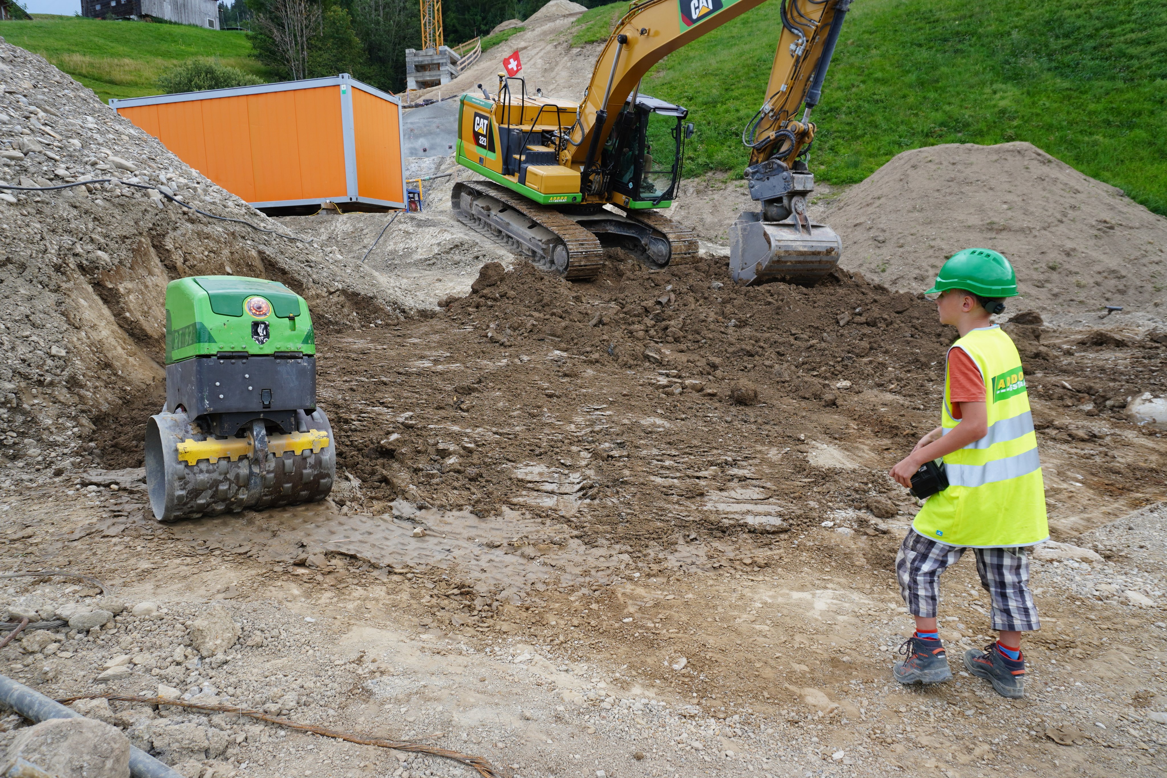 Baustelle mit Baumaschinen erleben